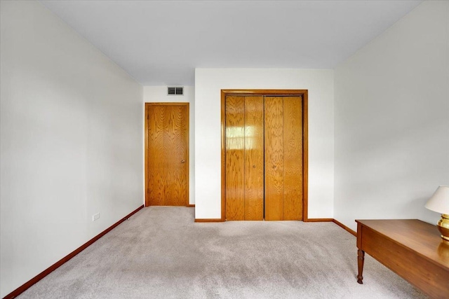 901 E Ardyce Ln, Mount Prospect, IL 60056 - unfurnished bedroom featuring carpet and a closet