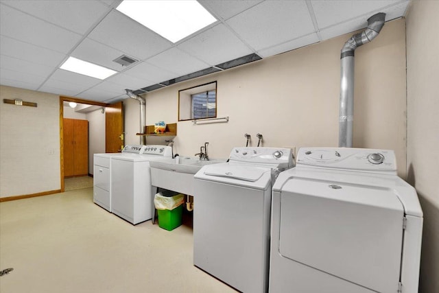 901 E Ardyce Ln, Mount Prospect, IL 60056 - laundry area featuring washing machine and clothes dryer