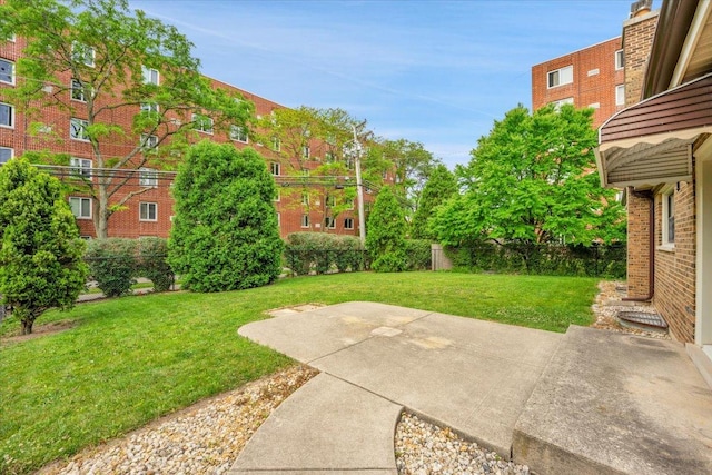 901 E Ardyce Ln, Mount Prospect, IL 60056 - view of yard with a patio