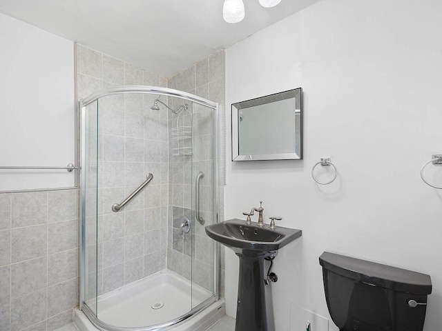 6301 N Sheridan Rd Unit 7G, Chicago, IL 60660 - full bath with toilet and a stall shower