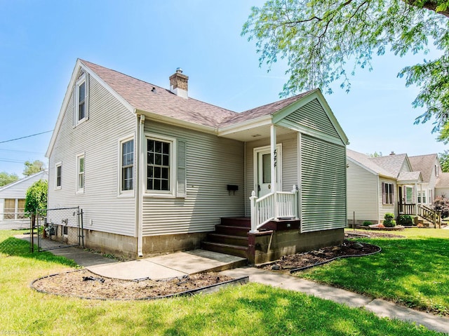 444 S Tanner Ave, Kankakee, IL 60901 - view of front facade with a chimney and a shingled roof