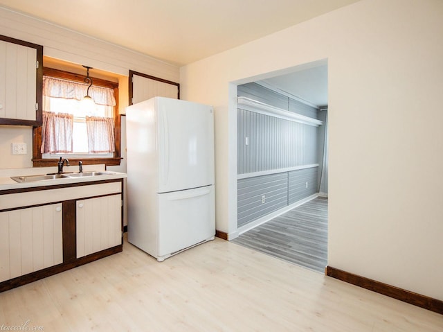 444 S Tanner Ave, Kankakee, IL 60901 - hall featuring light wood finished floors