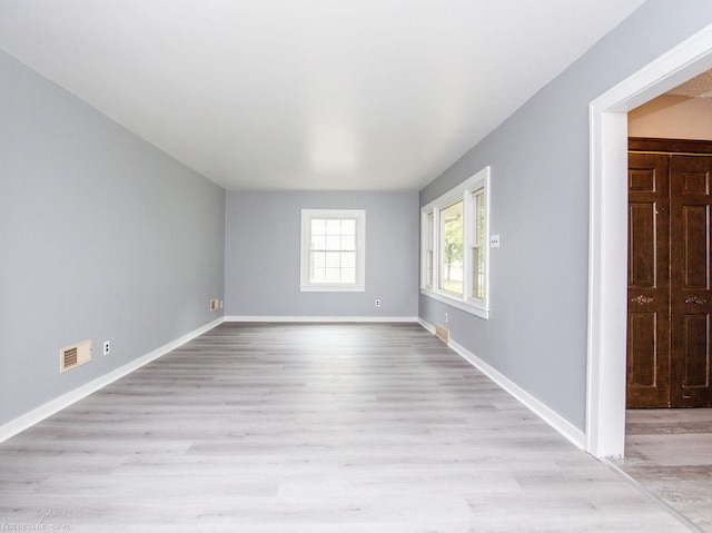 444 S Tanner Ave, Kankakee, IL 60901 - empty room featuring light wood-style flooring