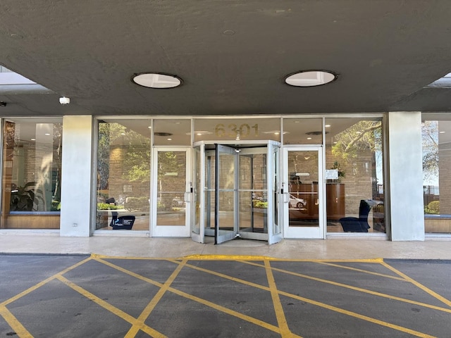 6301 N Sheridan Rd Unit 5H, Chicago, IL 60660 - property entrance featuring a patio area