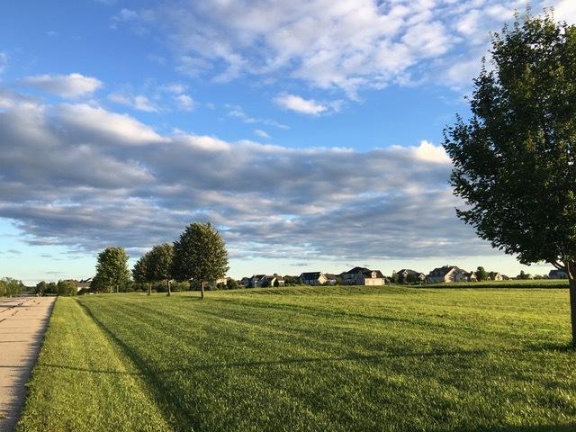 42 Autumn Ln, Saint Charles, IL 60175