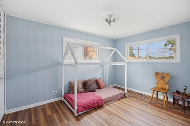 7035 W Greenleaf St, Niles, IL 60714 - bedroom with wood finished floors and baseboards