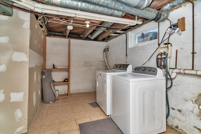 610 W S St, Plano, IL 60545 - laundry room with washing machine and clothes dryer and light tile patterned floors