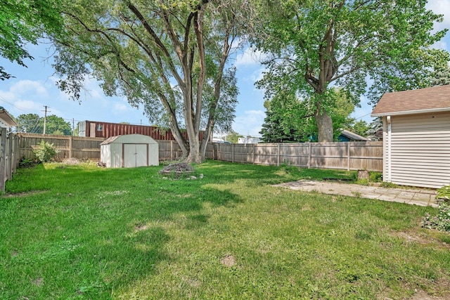 610 W S St, Plano, IL 60545 - fenced backyard featuring a shed