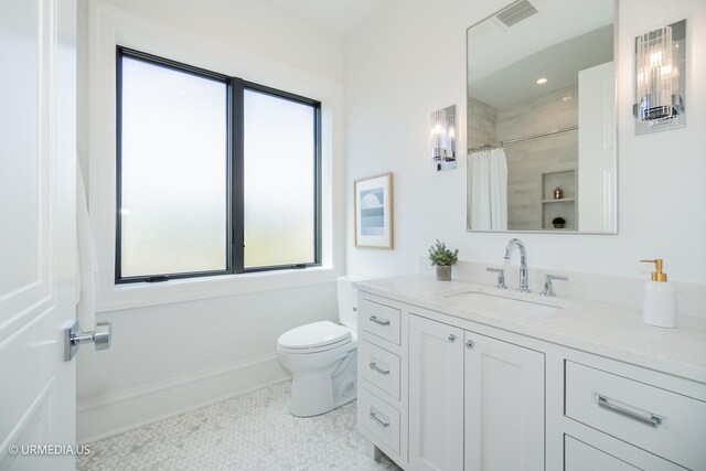 1812 N Howe St Unit Ph, Chicago, IL 60614 - full bathroom featuring vanity, toilet, and a shower with curtain