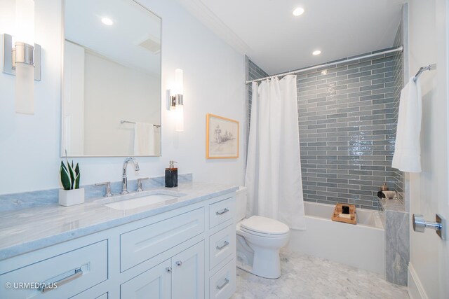1812 N Howe St Unit Ph, Chicago, IL 60614 - bathroom featuring vanity, toilet, recessed lighting, and shower / tub combo with curtain