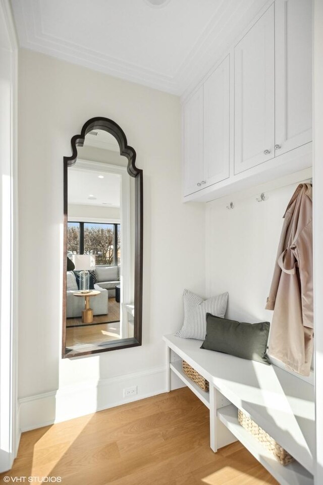 1812 N Howe St Unit Ph, Chicago, IL 60614 - mudroom featuring light wood-style floors