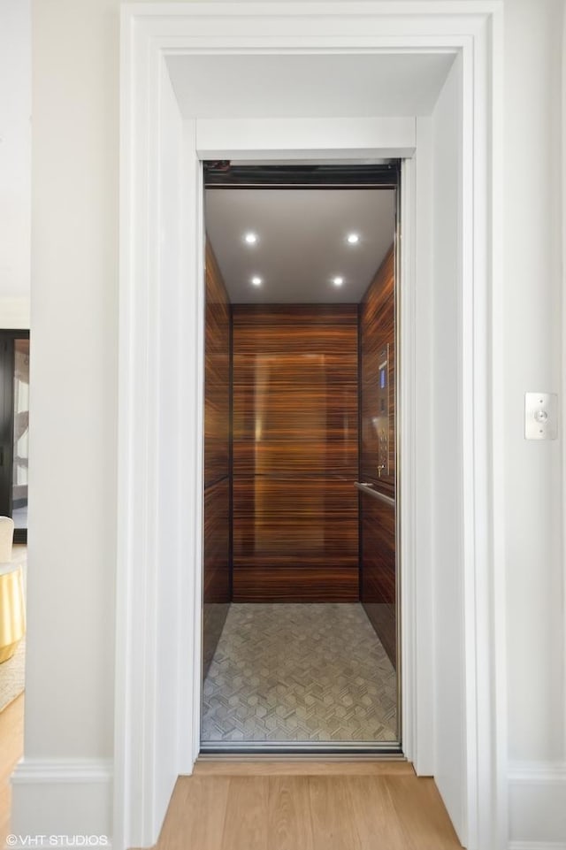 1812 N Howe St Unit Ph, Chicago, IL 60614 - elevator featuring wood finished floors
