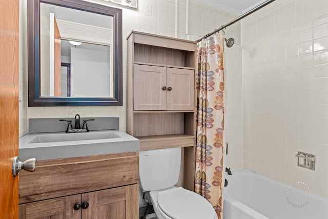 304 Dean Cir, Bolingbrook, IL 60440 - full bath featuring vanity, shower / bath combo with shower curtain, and crown molding