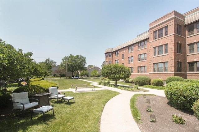 43 N Park Ave Unit 1A, Lombard, IL 60148 - surrounding community with a lawn