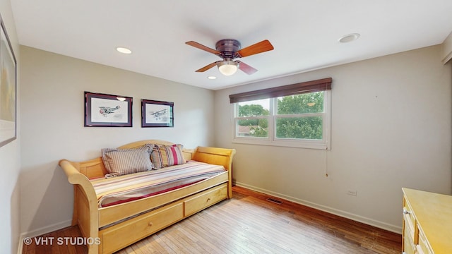 3026 N Stratford Rd, Arlington Heights, IL 60004 - bedroom featuring light wood-style flooring, recessed lighting, and ceiling fan