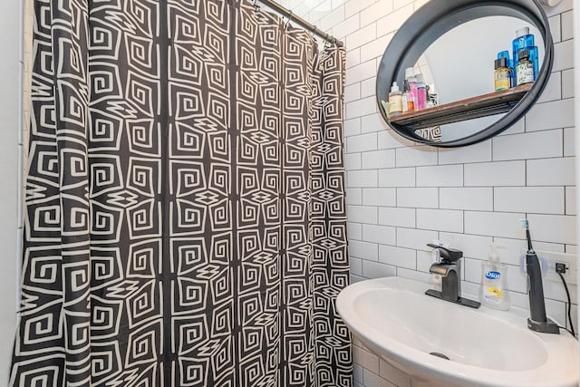 3618 178th St, Lansing, IL 60438 - bathroom with tile walls, a sink, tasteful backsplash, and a shower with curtain