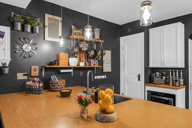 320 E Locust St, Watseka, IL 60970 - dining area with bar area
