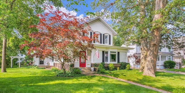 320 E Locust St, Watseka, IL 60970 - view of front facade with a front lawn
