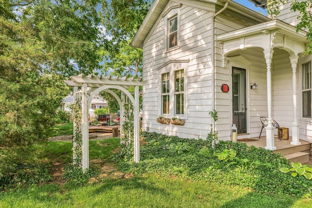 320 E Locust St, Watseka, IL 60970 - view of front of property with a pergola