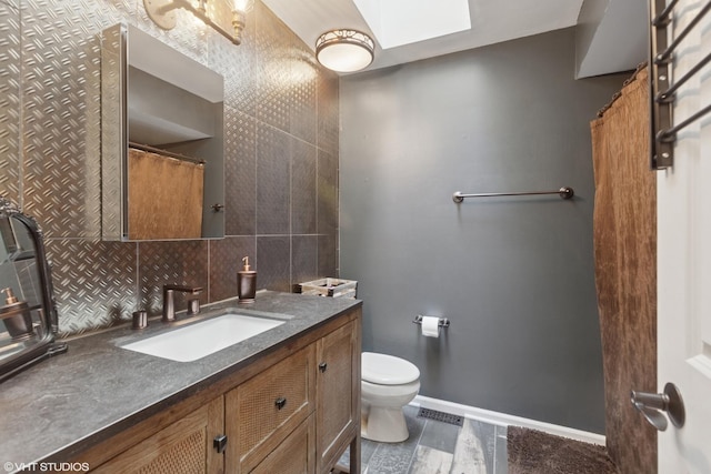 1959 Lancaster Ct Unit 4, Naperville, IL 60565 - full bath featuring vanity, backsplash, a skylight, and a shower with shower curtain
