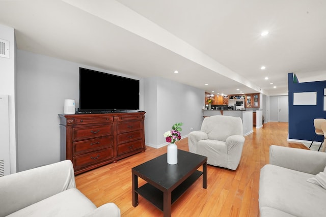 40 E 9th St Unit 1807, Chicago, IL 60605 - living room featuring wet bar, light wood finished floors, recessed lighting, and baseboards