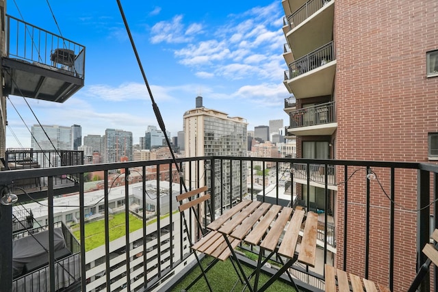 40 E 9th St Unit 1807, Chicago, IL 60605 - balcony featuring a skyline view