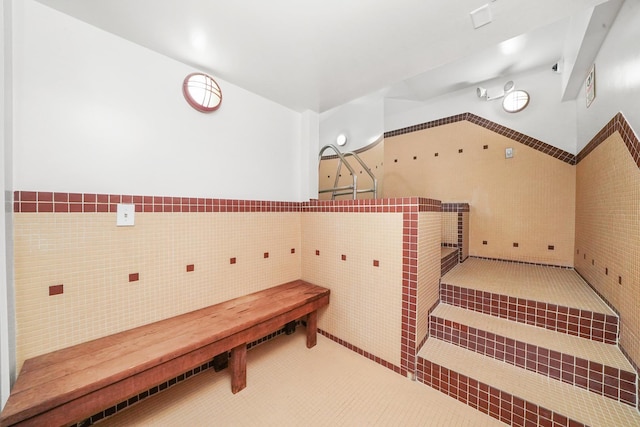 40 E 9th St Unit 1807, Chicago, IL 60605 - interior space with tile walls