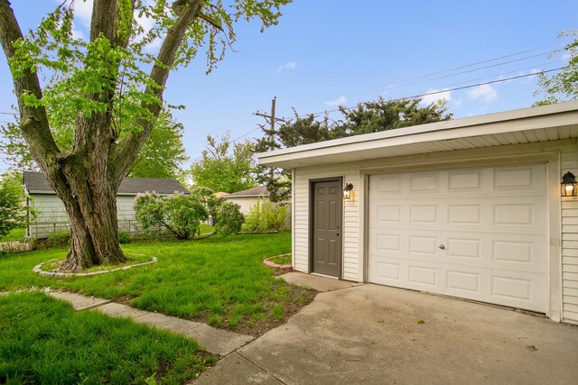 17240 Roy St, Lansing, IL 60438 - unfurnished room featuring light carpet and baseboards