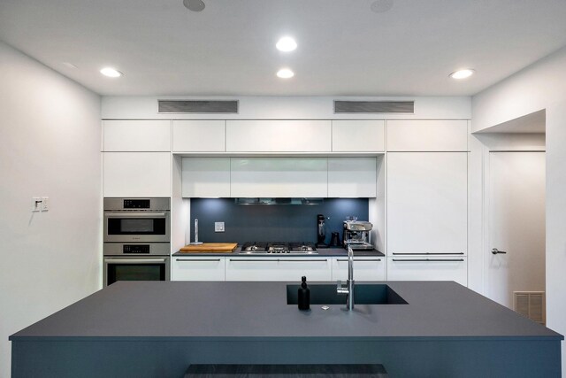 839 N Hermitage Ave Unit 101, Chicago, IL 60622 - kitchen with modern cabinets, white cabinetry, dark countertops, and recessed lighting