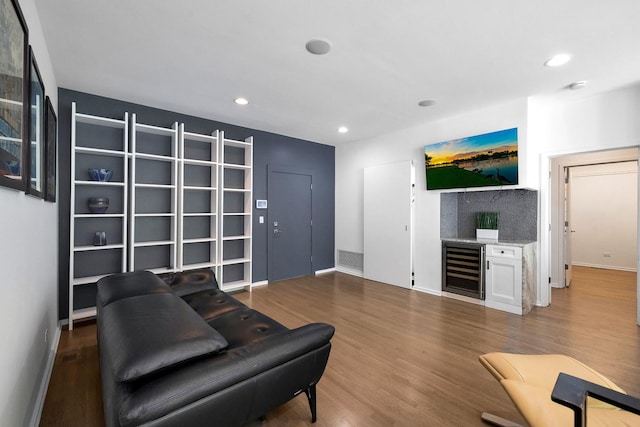 839 N Hermitage Ave Unit 101, Chicago, IL 60622 - living room featuring beverage cooler, wood finished floors, recessed lighting, and baseboards