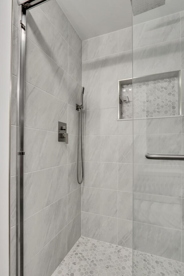 2310 Malik Ct, Glenview, IL 60025 - bathroom with a tile shower