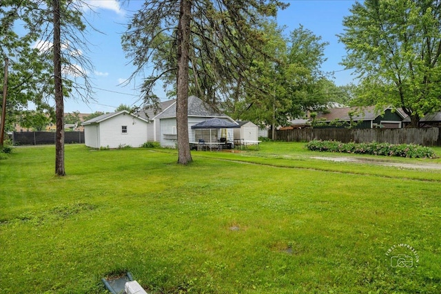 311 N Ave, Naperville, IL 60540 - view of yard featuring an outdoor structure