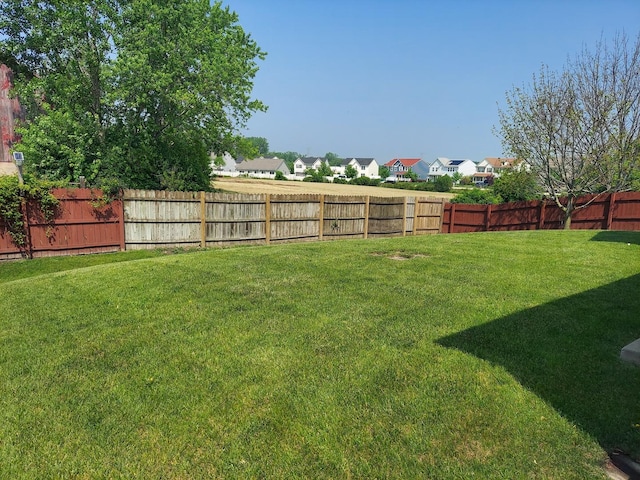 39806 Waterloo Dr, Beach Park, IL 60083 - fenced backyard with a residential view