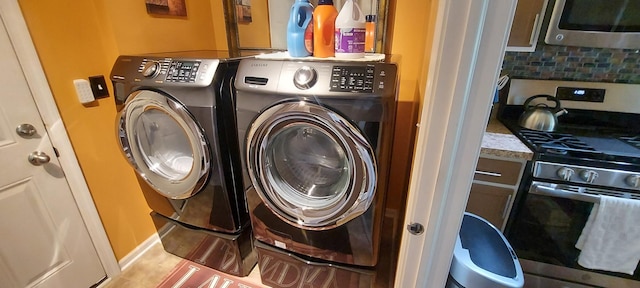 39806 Waterloo Dr, Beach Park, IL 60083 - laundry room featuring washer and clothes dryer and baseboards