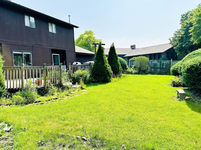 380 Ventura Club Dr, Roselle, IL 60172 - view of green lawn featuring a deck