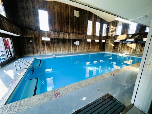 380 Ventura Club Dr, Roselle, IL 60172 - view of indoor community pool