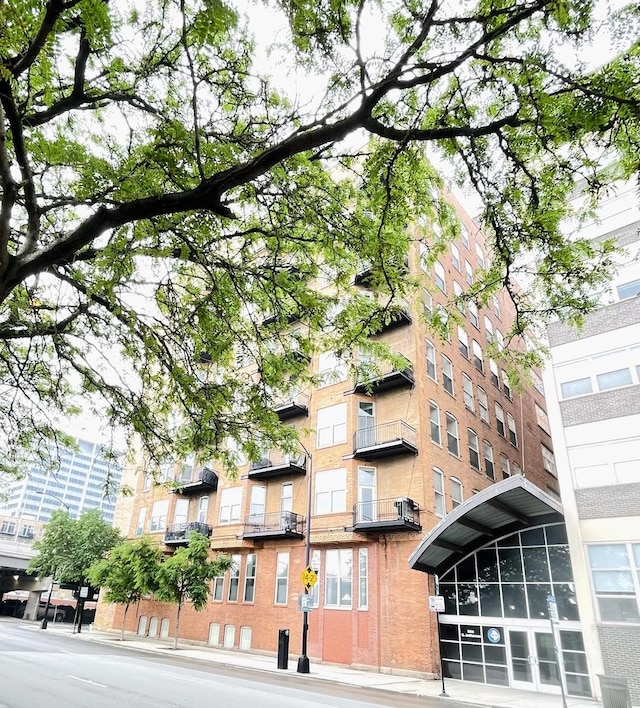 500 S Clinton St Unit 640, Chicago, IL 60607 - view of apartment building / complex