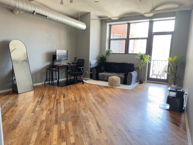 500 S Clinton St Unit 640, Chicago, IL 60607 - empty room with wood finished floors and baseboards