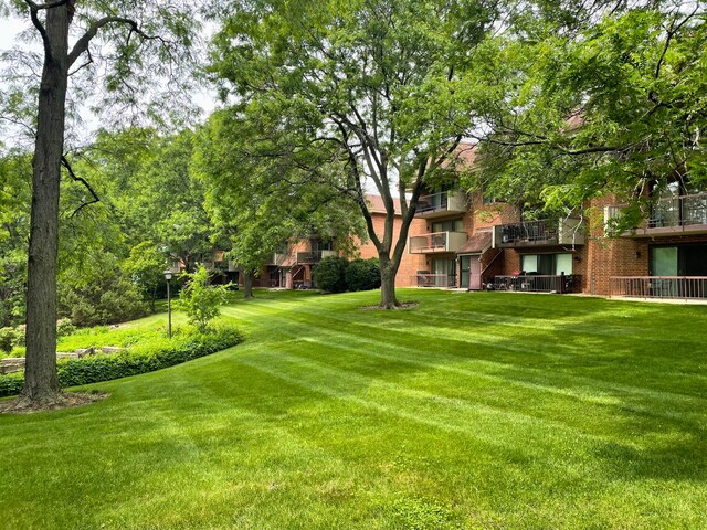 2310 Woodbridge Way Unit 1B, Lombard, IL 60148 - view of home's community with a yard