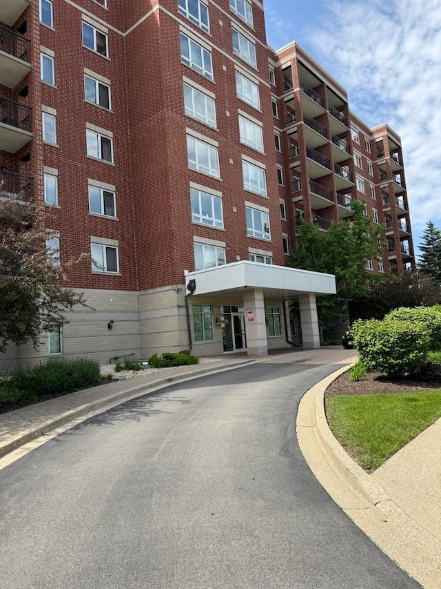 5555 N Cumberland Ave Unit 407, Chicago, IL 60656 - view of apartment building / complex
