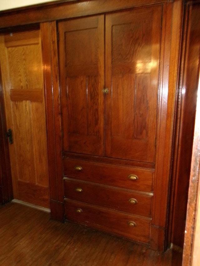 1425 Peoria St, Peru, IL 61354 - detailed view of wood finished floors