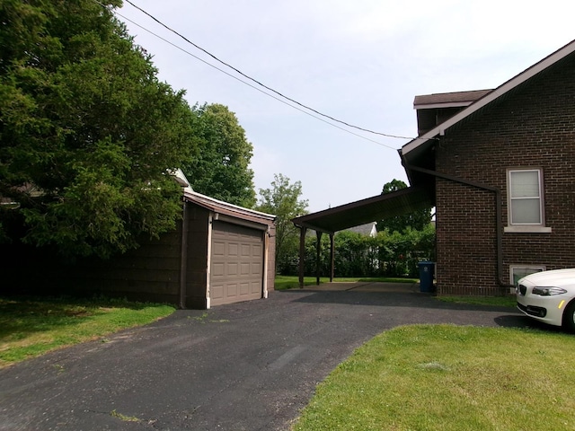 1425 Peoria St, Peru, IL 61354 - view of asphalt driveway