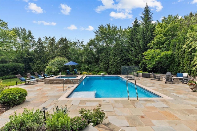 1135 Lawrence Ave, Lake Forest, IL 60045 - outdoor pool with an in-ground hot tub, a patio, view of wooded area, and a diving board