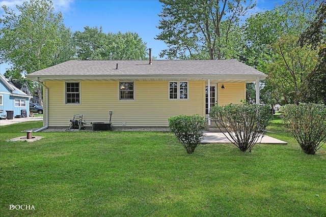 510 W Grant St, Sheridan, IL 60551 - back of house with a yard