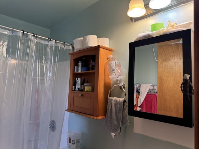 2628 N Mulligan Ave, Chicago, IL 60639 - full bath featuring shower / bath combination with curtain