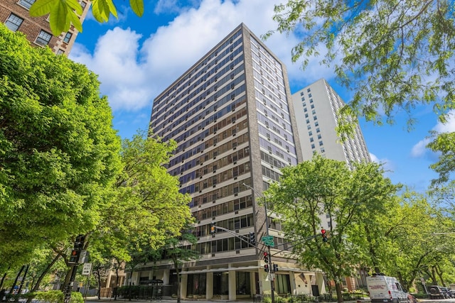 360 W Wellington Ave Unit 2E, Chicago, IL 60657 - photo 1