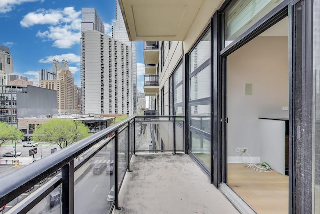 101 W Superior St Unit 501, Chicago, IL 60654 - balcony featuring a skyline view