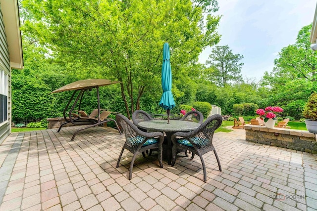 1602 Wickham Ct, Libertyville, IL 60048 - view of patio with outdoor dining area