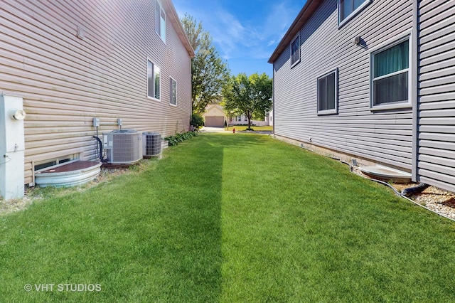 6542 Pine Hollow Rd, Carpentersville, IL 60110 - view of green lawn