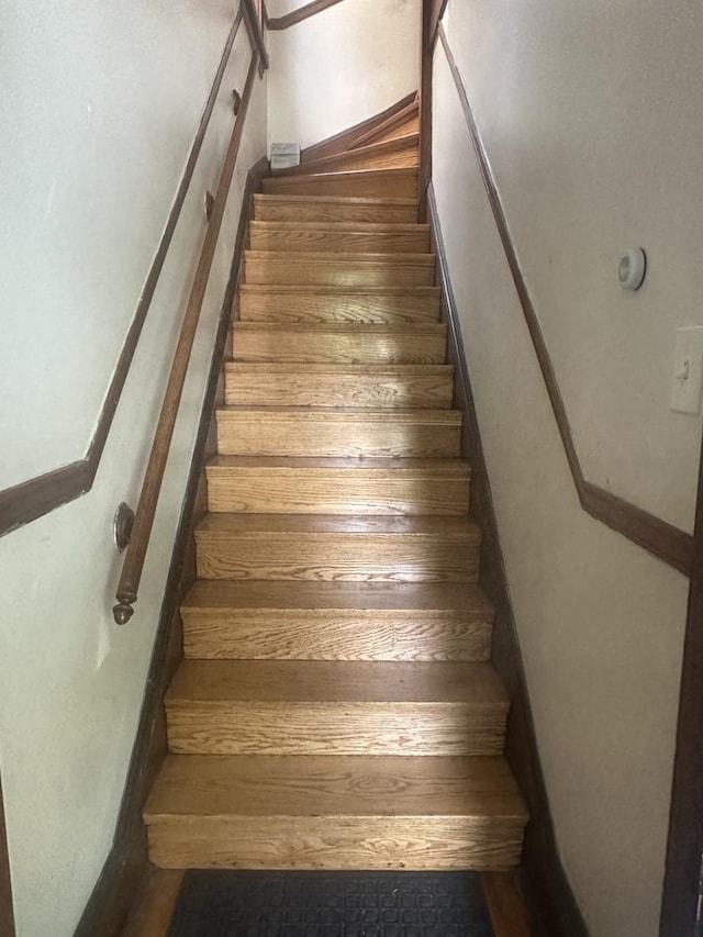 7127 S Eberhart Ave, Chicago, IL 60619 - view of staircase